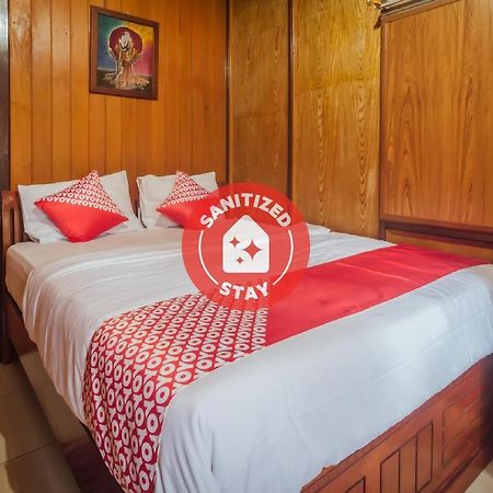 Vaccinated Staff - Oyo 1300 Crecia Guest House Hatu Kültér fotó